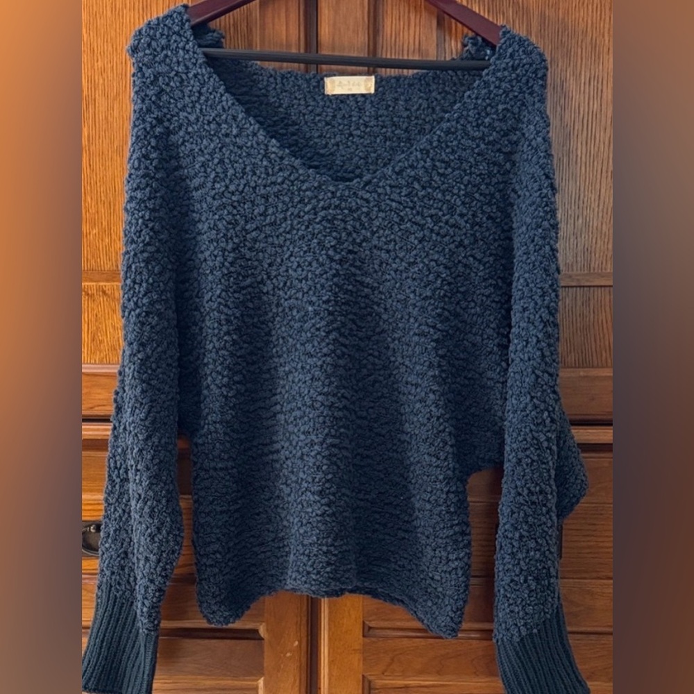 Altar'd State Textured V-Neck Sweater Popcorn Knit Chunky Pullover Cozy Fall